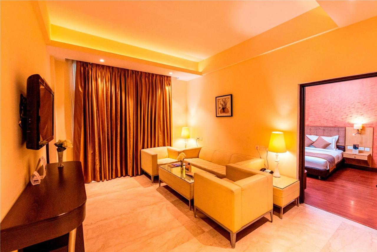 Отель Ramada Нимрана Экстерьер фото