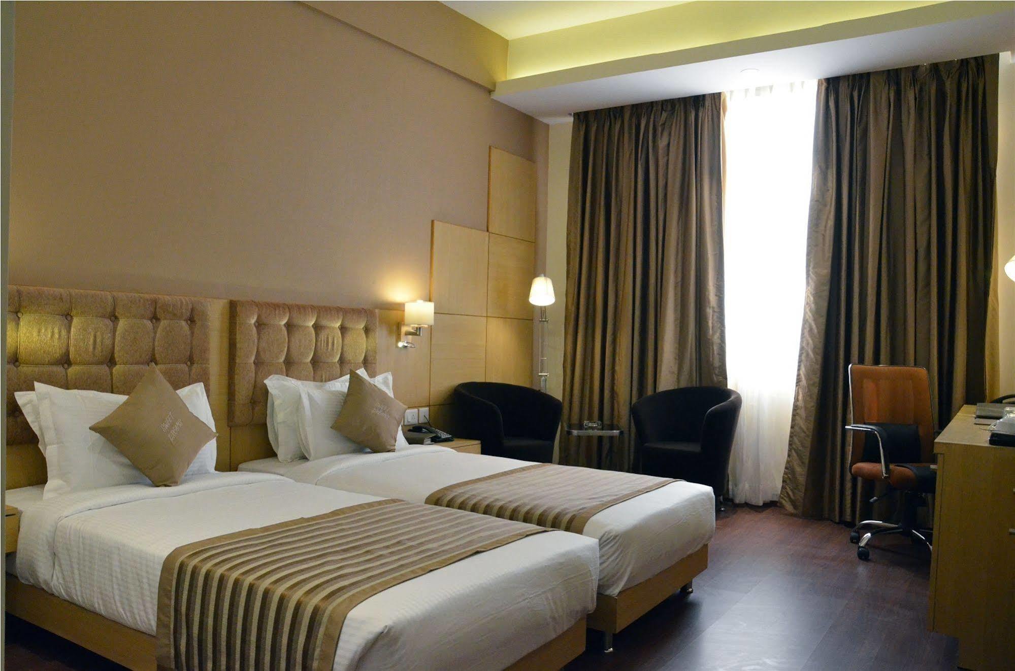 Отель Ramada Нимрана Экстерьер фото
