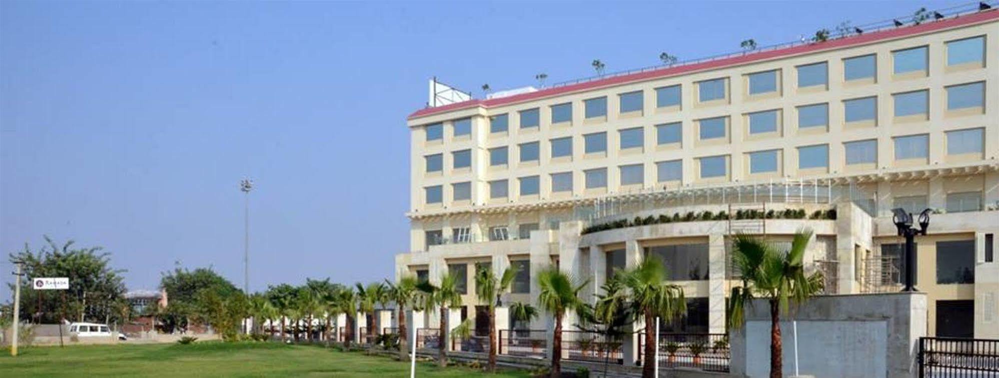 Отель Ramada Нимрана Экстерьер фото