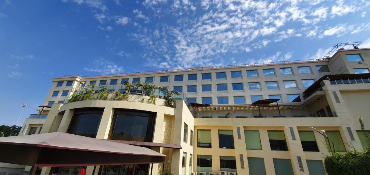 Отель Ramada Нимрана Экстерьер фото